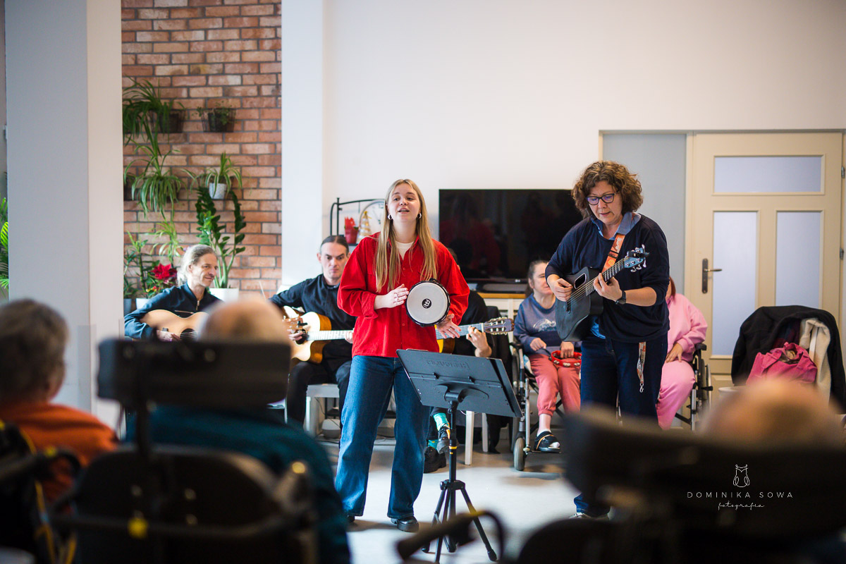 Spotkania z Panią Harmonią - DPS w Staniątkach - Stowarzyszenie Pomoc Bliźniemu